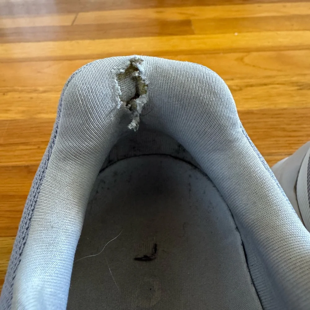 On CloudRunner Gray and White Womens sneakers Size 9.5 - Picture 10 of 11